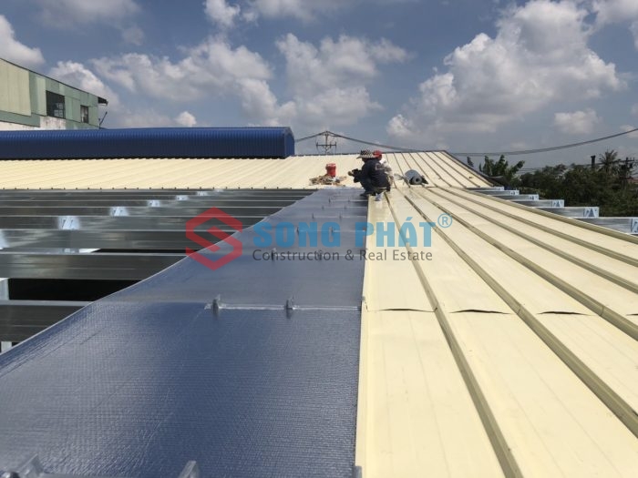 5 giải pháp thiết kế hệ thống thông gió làm mát nhà xưởng Thong-gio-nha-xuong-3-700x525