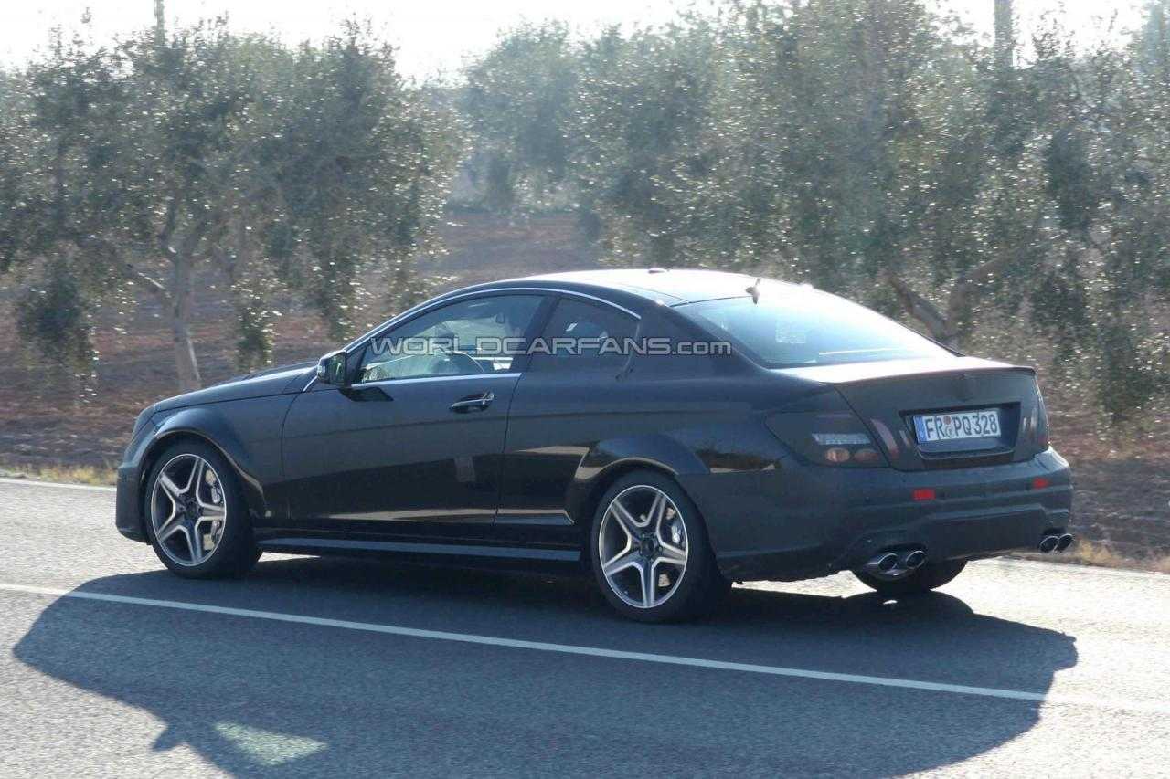  Mercedes C63 AMG Coupé Black Series C204AMG-01