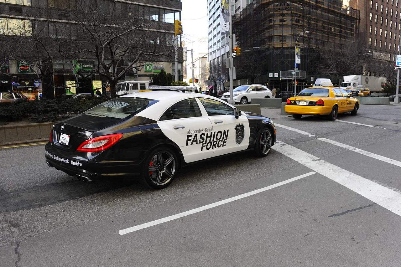 Mercedes Fashion Force S0-Mercedes-une-brigade-en-CLS-63-AMG-police-pour-arreter-les-gens-trop-bien-habilles-dans-New-York-212411