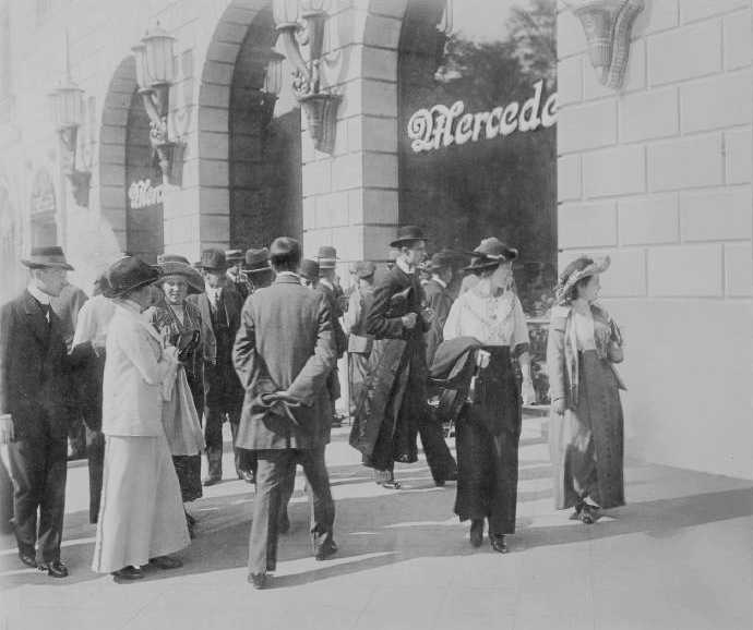 [Photos] Cartes postales & vielles photos Mercedes_Palace_in_Berlin_1913