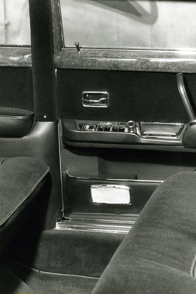 [Historique] La Mercedes 600 (W100 1963-1981) - Page 2 W100-john_lennon-07