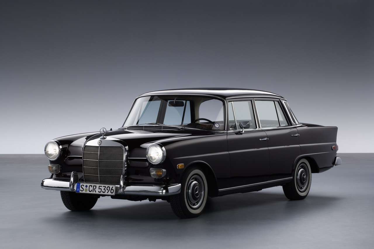 [Historique] La Mercedes-Benz W110 "Kleine Heckflosse" 1961 - 1968 W110_02