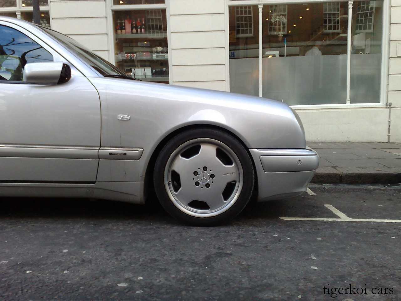 La Mercedes-Benz E36 AMG (W210) 1996 Mercedes-Benz_W210_E36_AMG_002