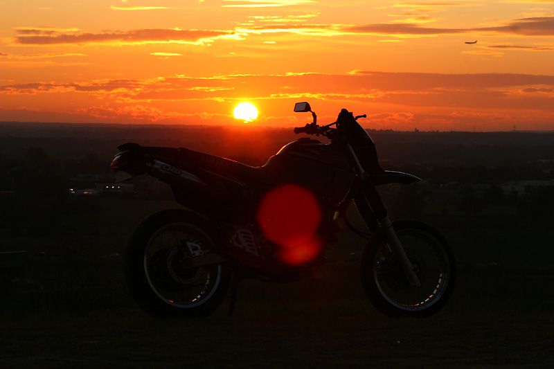 Le concours de novembre 2011: : Votre moto et l'orange. IMG_0000