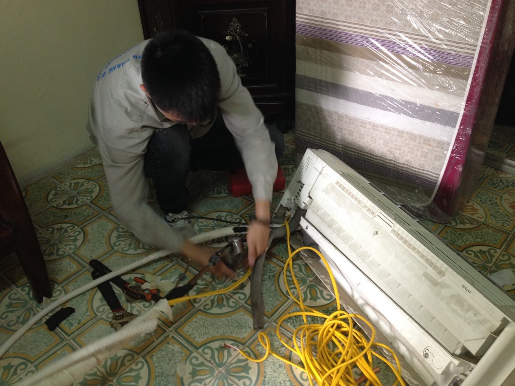 Dịch vụ sửa chữa: Dịch vụ tháo lắp điều hòa giá rẻ tại hà nội Thao-lap-dieu-hoa-1024x768