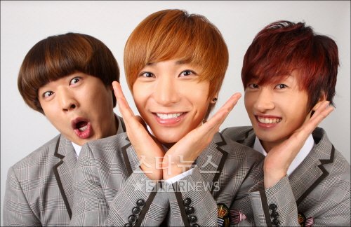 [TRAD] Entrevista - Leeteuk, Eunhyuk e Shindong: "A 'Academia Teuk' é outra parte do Super Junior" 2009120908161139578_1