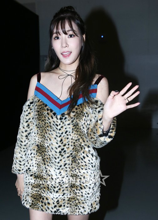 [PIC][24-03-2016]Tiffany tham dự Show diễn của thương hiệu "YCH" trong khuôn khổ "HERA SEOUL FASHION WEEK S/S 2016" vào sáng nay 2016032411504288592_1