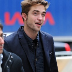 8 Noviembre- Robert Pattinson en Today Show (8/11/12) 48b639219204499