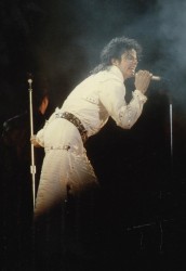 BAD WORLD TOUR  11eae8232527094