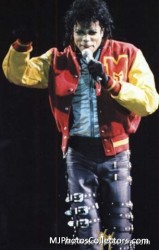 BAD WORLD TOUR  323ae8232525281