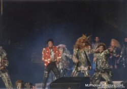 BAD WORLD TOUR  42f4d1232525289