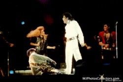 BAD WORLD TOUR  7a0a03232527590