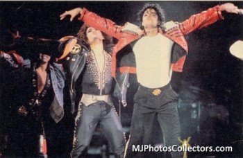 BAD WORLD TOUR  Be538c232520945