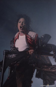 BAD WORLD TOUR  Ebd20d232520042