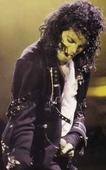 BAD WORLD TOUR  1bce0e232532954