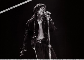 BAD WORLD TOUR  E30e4c232532913