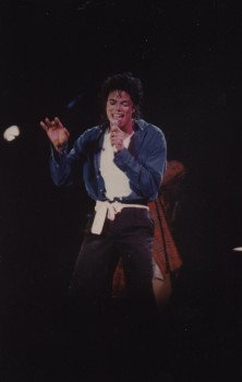 BAD WORLD TOUR  F0f0dc232533881