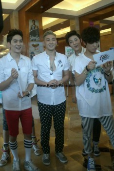 [PICS] 130629 NU'EST entrevista + mini show na Turquia (Turkey) Fd5cf7263500924