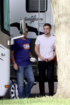 23 Julio - Nuevas imágenes HQ de Robert en el set de MTTS, ayer!!! (22 Julio) 50433c266729730