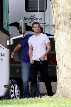 23 Julio - Nuevas imágenes HQ de Robert en el set de MTTS, ayer!!! (22 Julio) 8a675a266729873