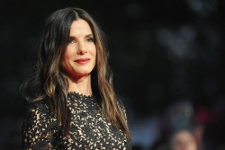 Sandra Bullock C18778280688064