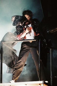 BAD WORLD TOUR  561065232520461