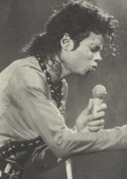 BAD WORLD TOUR  581e71232529746