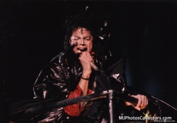 BAD WORLD TOUR  5914c4232520981