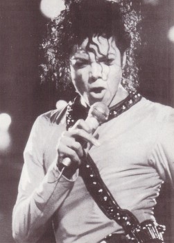 BAD WORLD TOUR  95b982232529285