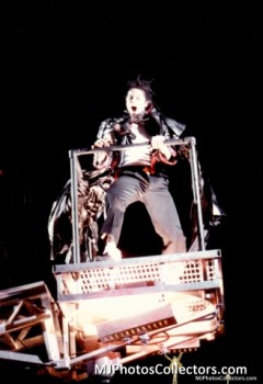 BAD WORLD TOUR  B1082c232520872