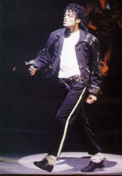 BAD WORLD TOUR  1dba5a232532876