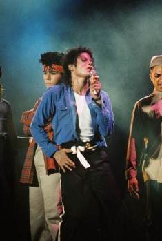 BAD WORLD TOUR  5adace232534101