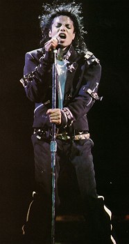 BAD WORLD TOUR  5ecd3f232533004