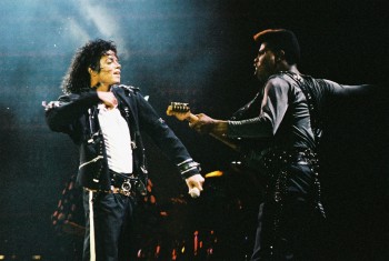 BAD WORLD TOUR  87fefb232533080