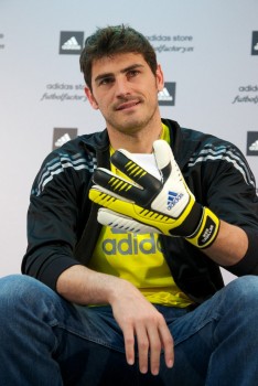 Iker Casillas , su novio - Página 12 A8d8a1250879056