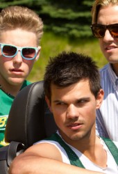 Taylor Lautner - Imagenes/Videos de Paparazzi / Estudio/ Eventos etc. - Página 39 7c1e46256209106