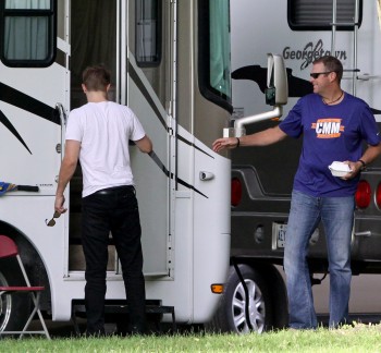 23 Julio - Nuevas imágenes HQ de Robert en el set de MTTS, ayer!!! (22 Julio) 244be7266729965