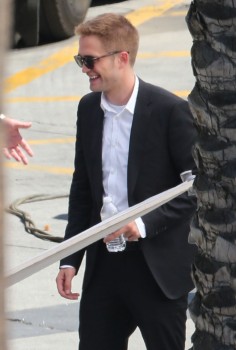 18 Agosto - Nuevas imágenes HQ de Rob en el set de "Map to the Stars" en LA!!! (17 Agosto) 2f7083271039739