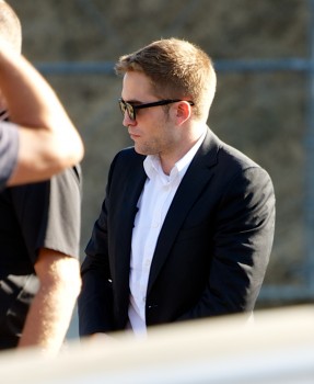 22 Agosto - Nuevas Fotos de Rob en el Set de Maps To The Stars (21/08/2013) **SPOILERS** 051c0a271663232