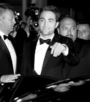 4 Enero - Nueva/Antigua Foto HQ de Robert Pattinson en Cannes!!! (2012) D6b443230251258