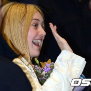 Dakota Fanning / Michael Sheen - Imagenes/Videos de Paparazzi / Estudio/ Eventos etc. - Página 6 71d55d230664407