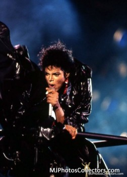 BAD WORLD TOUR  1f808e232521571