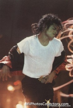 BAD WORLD TOUR  433df0232520951