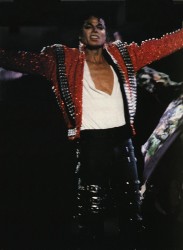 BAD WORLD TOUR  4d4b72232524952