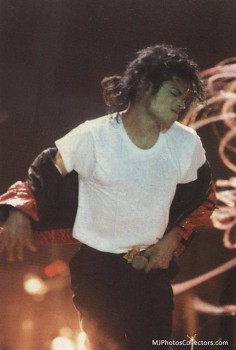 BAD WORLD TOUR  4e1a0c232520677