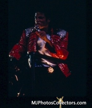 BAD WORLD TOUR  A48d12232520987