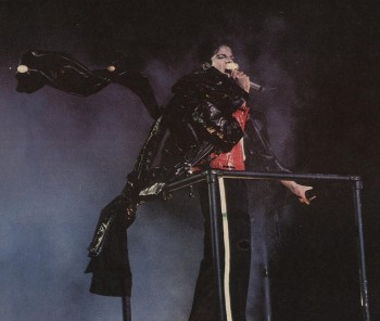 BAD WORLD TOUR  C1ad65232520298