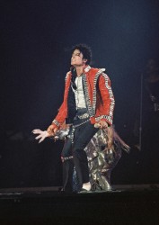 BAD WORLD TOUR  C8b13a232525035