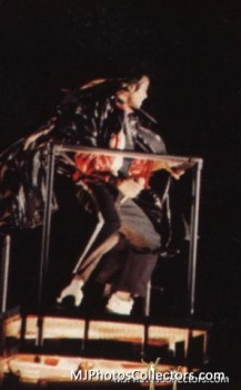 BAD WORLD TOUR  Fdca81232521220