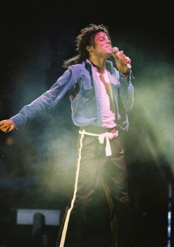 BAD WORLD TOUR  9342e5232534254